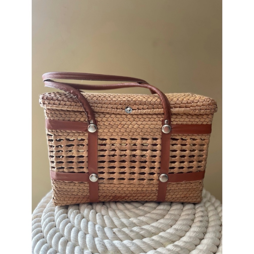 VINTAGE wicker picnic basket/purse - Picture 3 of 4